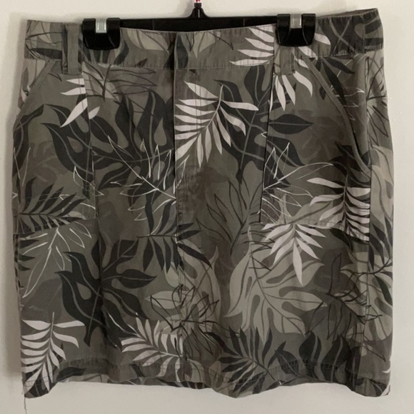 Gray and White Mini Pencil Skirt for Resort Wear - Picture 1 of 6